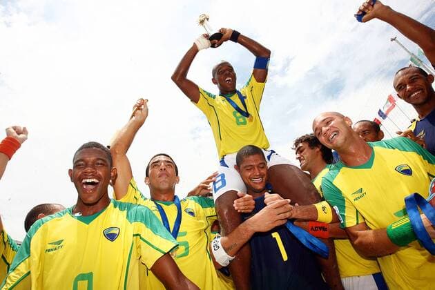 Junior Negao (Brasilien, obenauf) bejubelt mit seinen Teamkameraden den Sieg beim FIFA Beach Soccer World Cup 2007 Beachsoccer WM Herren FIFA Beach Soccer World Cup 2007, Nationalmannschaft, Länderspiel, Nationaltrikot, Gruppe Rio de Janeiro, Freude, Begeisterung, Beachsoccer WM Herren FIFA Beach Soccer World Cup 2007, Nationalmannschaft, Länderspiel, Nationaltrikot, Gruppe Rio de Janeiro, Freude, Begeisterung,