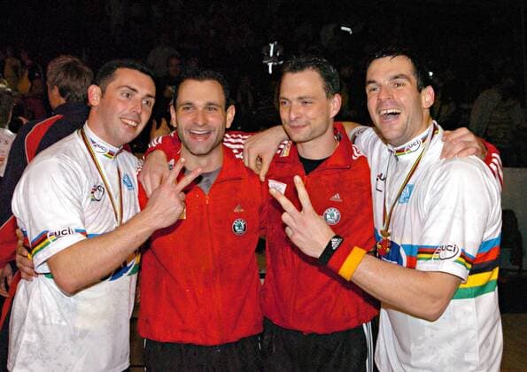 Christian Heß (li.) und Thomas Abel bejubeln mit Holger und Jens Krichbaum (alle Deutschland) ihren WM Titel 2007 im Radball Radsport WM Herren WM 2007, Hallenradsport, Rad, Halle, Indoor, Radball, Nationalmannschaft Gruppe Winterthur Freude, Radsport WM Herren WM 2007, Hallenradsport, Rad, Halle, Indoor, Radball, Nationalmannschaft Gruppe Winterthur Freude,