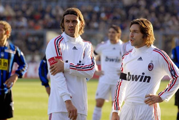 Paolo Maldini (li.) und Andrea Pirlo (beide AC Mailand) diskutieren über den Spielabbruch gegen Atalanta Bergamo aufgrund von Fanausschreitungen - Fußball Herren Serie A 2007 2008, 1. Italienische Liga, Atalanta Bergamo - AC Mailand, Abbruch, Spielabbruch, Gruppe Bergamo Enttäuschung Fußball Herren Serie A 2007 2008, 1. Italienische Liga, Atalanta Bergamo - AC Mailand, Abbruch, Spielabbruch, Gruppe Bergamo Enttäuschung