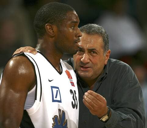 Jimmie Hunt (li.) bekommt von Trainer Murat Didin (beide Frankfurt) Anweisungen Basketball 1. BL Herren BBL 2007 2008, Deutsche Bank Skyliners Frankfurt, Vdig Gruppe Frankfurt M. Basketball 1. BL Herren BBL 2007 2008, Deutsche Bank Skyliners Frankfurt, Vdig Gruppe Frankfurt M.