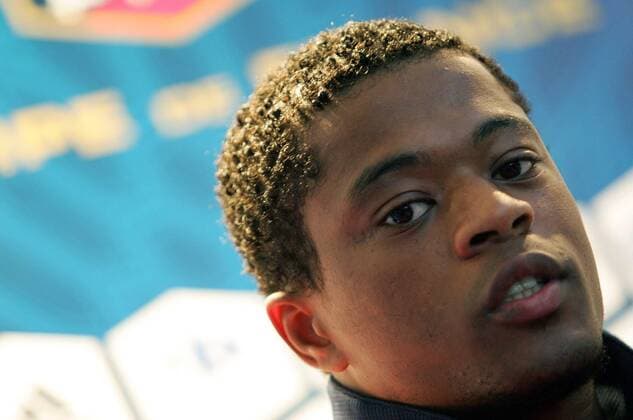 Patrice Evra (Frankreich) nachdenklich -  (pan23220) Fußball Herren Nationalteam 2007, Pressekonferenz, Pressetermin Porträt Nachdenklichkeit, Fußball Herren Nationalteam 2007, Pressekonferenz, Pressetermin Porträt Nachdenklichkeit, 