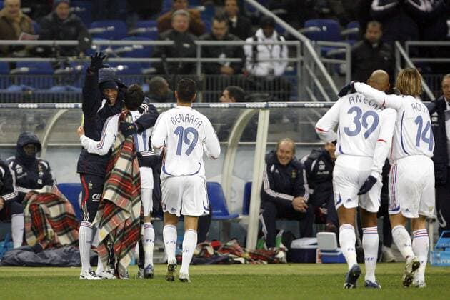 Torjubel Frankreich, v.li.: Reservist Thierry Henry, Samir Nasri und Hatem Ben Arfa - Fußball Länderspiel Herren Freundschaftsspiel 2007, Nationalteam, Test, Testspiel, Nationaltrikot Gruppe Paris Freude, Fußball Länderspiel Herren Freundschaftsspiel 2007, Nationalteam, Test, Testspiel, Nationaltrikot Gruppe Paris Freude,