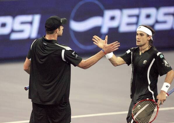 David Ferrer (Spanien, re.) bedankt sich bei Andy Roddick (USA) Tennis Herren ATP Masters Cup 2007, Series, Tour, Halbfinale o0 WM Gruppe Shanghai Tennis Herren ATP Masters Cup 2007, Series, Tour, Halbfinale o0 WM Gruppe Shanghai