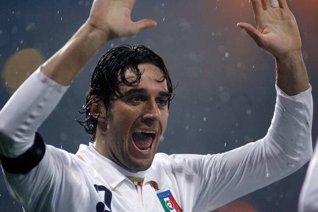 Luca Toni (Italien) jubelt -  Fußball Länderspiel Herren EM Qualifikation 2007, Nationalteam, Nationaltrikot Einzelbild Glasgow Freude, Begeisterung, Fußball Länderspiel Herren EM Qualifikation 2007, Nationalteam, Nationaltrikot Einzelbild Glasgow Freude, Begeisterung,