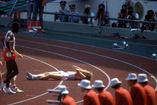 Dieter Baumann (BR Deutschland) liegt nach dem 5000m Finale erschöpft am Boden Leichtathletik OS Sommer Herren Olympische Spiele Seoul 1988, Sommerspiele, Nationaltrikot Totale Seoul Erschöpfung, Leichtathletik OS Sommer Herren Olympische Spiele Seoul 1988, Sommerspiele, Nationaltrikot Totale Seoul Erschöpfung,