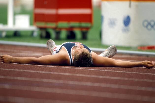 Jozef Pribilinec (CSSR) - Olympiasieger 20km Gehen - liegt erschöpft am Boden Leichtathletik OS Sommer Herren Olympische Spiele Seoul 1988, Sommerspiele, Nationaltrikot Einzelbild Seoul Erschöpfung, Leichtathletik OS Sommer Herren Olympische Spiele Seoul 1988, Sommerspiele, Nationaltrikot Einzelbild Seoul Erschöpfung,