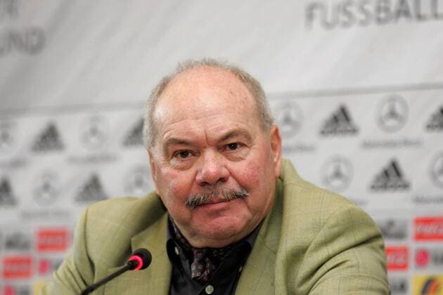 Trainer Klaus Schlappner (Deutschland) - Pressekonferenz anläßlich der DFB Fachtagung über Entwicklungsarbeit im Ausland Fußball Herren DFB Trainertagung 2007, Tagung, Pressekonferenz, Pressetermin, Fachtagung, Porträt Frankfurt M. Fußball Herren DFB Trainertagung 2007, Tagung, Pressekonferenz, Pressetermin, Fachtagung, Porträt Frankfurt M.