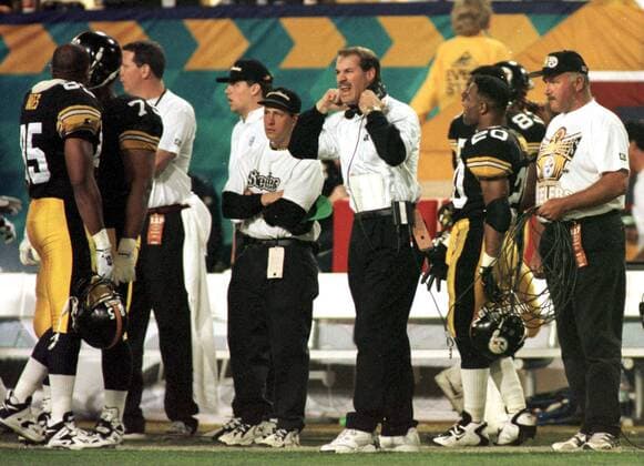Trainer Bill Cowher (Pittsburgh Steelers, 3.v.re.) gibt Anweisungen -  (TEM96012824) American Football Herren NFL 1995 1996, Superbowl XXX, Super Bowl, Finale, Endspiel, Gruppe Tempe American Football Herren NFL 1995 1996, Superbowl XXX, Super Bowl, Finale, Endspiel, Gruppe Tempe