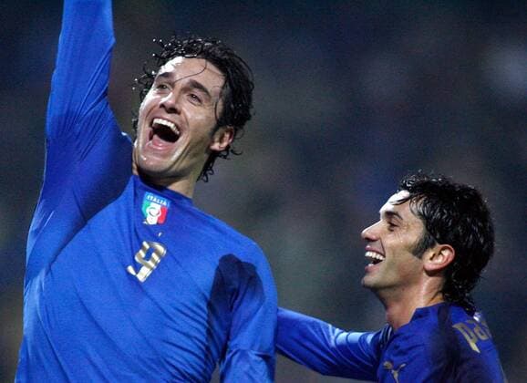 Luca Toni (li.) und Raffaele Palladino (beide Italien) - Torjubel - Fußball Länderspiel Herren EM Qualifikation 2007, Nationalteam, Nationaltrikot, Gruppe Modena Glück Freude, Begeisterung, Fußball Länderspiel Herren EM Qualifikation 2007, Nationalteam, Nationaltrikot, Gruppe Modena Glück Freude, Begeisterung,