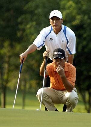 Liang Wenchong (vorn) und Zhang Lianwei (beide China) nachdenklich -  (IMC2007112213574) Golf WM Herren Mission Hills World Cup 2007, PGA Tour Gruppe Shenzhen Nachdenklichkeit, Golf WM Herren Mission Hills World Cup 2007, PGA Tour Gruppe Shenzhen Nachdenklichkeit,