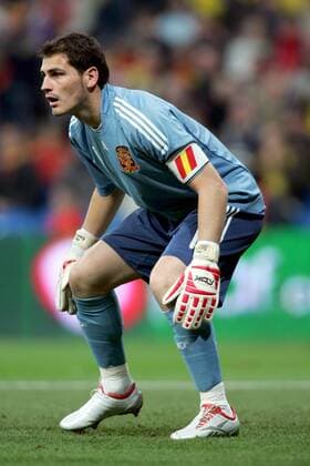 Torwart Iker Casillas (Spanien) konzentriert -  Fußball Länderspiel Herren EM Qualifikation 2007, Nationalteam, Nationaltrikot, Spanien Einzelbild Madrid Konzentration, Fußball Länderspiel Herren EM Qualifikation 2007, Nationalteam, Nationaltrikot, Spanien Einzelbild Madrid Konzentration,