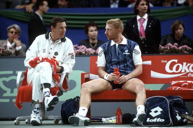 Boris Becker und Teamkapitän Niki Pilic (beide Deutschland) im Gespräch Tennis Herren Daviscup 1997, Davis Cup Gruppe Stuttgart Tennis Herren Daviscup 1997, Davis Cup Gruppe Stuttgart
