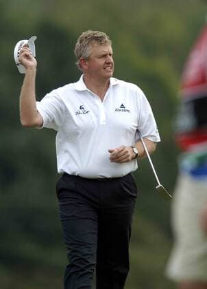 Colin Montgomerie (Schottland) grüßt seine Anhänger -  (IMC2007112509051) Golf WM Herren Mission Hills World Cup 2007, PGA Tour Einzelbild Shenzhen Golf WM Herren Mission Hills World Cup 2007, PGA Tour Einzelbild Shenzhen