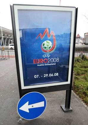 Werbeplakat der Euro 2008 Fußball EM Herren Vorschau 2007, EM 2008, Gruppen Auslosung, Gruppenauslosung Einzelbild Luzern Fußball EM Herren Vorschau 2007, EM 2008, Gruppen Auslosung, Gruppenauslosung Einzelbild Luzern