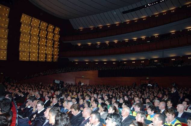 Präsentation des Streckenverlaufes des Giro d Italia 2008 im Mailänder Teatro degli Arcimboldi - Radsport Herren Vorschau 2007 Giro d Italia 2008, dItalia, Präsentation, Pressetermin, Straßenradsport, Straße, Rad, Totale Mailand Radsport Herren Vorschau 2007 Giro d Italia 2008, dItalia, Präsentation, Pressetermin, Straßenradsport, Straße, Rad, Totale Mailand
