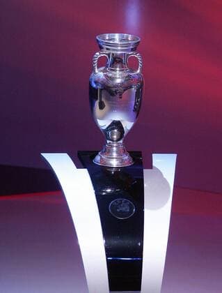 EM Pokal Coupe Henri Delaunay - Fußball EM Herren Vorschau 2007, EURO 2008, Auslosung, Gruppenauslosung, Endrundenauslosung, Ziehung, Nationalteam Einzelbild Luzern Fußball EM Herren Vorschau 2007, EURO 2008, Auslosung, Gruppenauslosung, Endrundenauslosung, Ziehung, Nationalteam Einzelbild Luzern