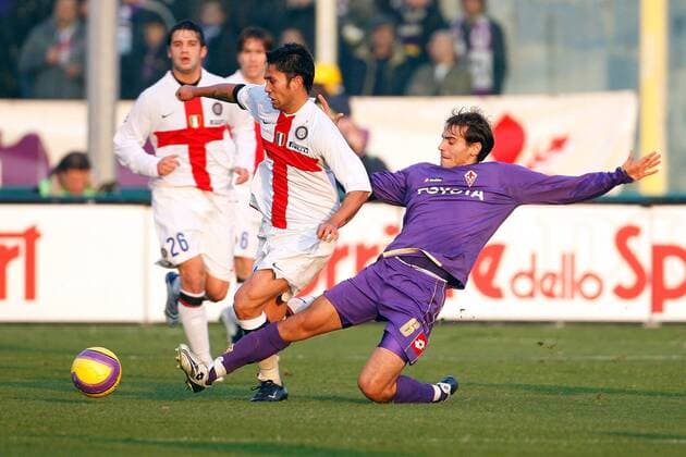 Luis Jimenez (Inter Mailand, li.) gegen Alessandro Potenza (AC Florenz) -  Fußball Herren Serie A 2007 2008, 1. Italienische Liga, ACF Fiorentina - FC Internazionale Mailand 0:2 Gruppe Florenz Dynamik, Kampf, Fußball Herren Serie A 2007 2008, 1. Italienische Liga, ACF Fiorentina - FC Internazionale Mailand 0:2 Gruppe Florenz Dynamik, Kampf,