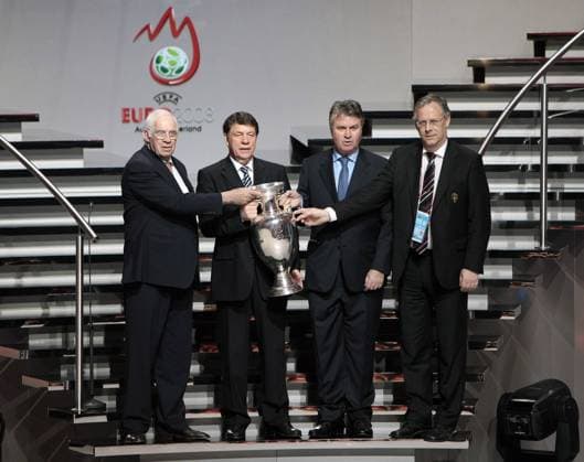 Nationaltrainer der Teams der Gruppe C der EURO 2008, v.li.: Luis Aragones (Spanien), Otto Rehhagel (Griechenland), Guus Hiddink (Rußland), Lars Lagerbäck (Schweden) Fußball Herren Gruppenauslosung 2007, EM 2008, Auslosung, Gruppen, Ziehung, auslosen, Nationalmannschaft, Vorschau Gruppe Konkurrenz, Konkurrenten Luzern, Lagerback, Lagerbaeck, Harmonie, Fußball Herren Gruppenauslosung 2007, EM 2008, Auslosung, Gruppen, Ziehung, auslosen, Nationalmannschaft, Vorschau Gruppe Konkurrenz, Konkurrenten Luzern, Lagerback, Lagerbaeck, Harmonie,