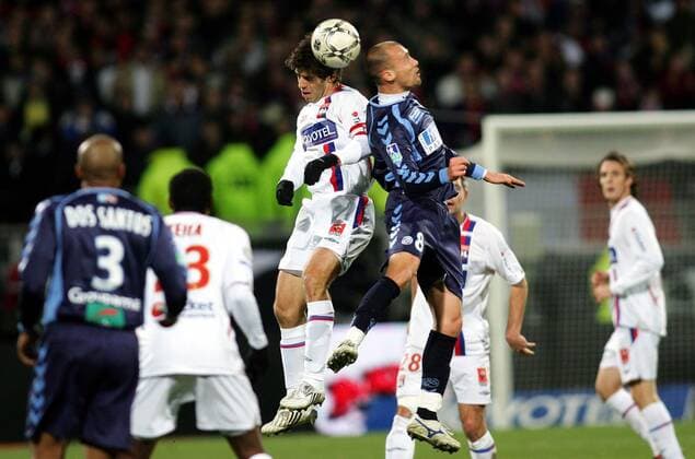 Juninho Pernambucano (Lyon, li.) gegen Renaud Cohade (Straßburg) -  (pan23439) Fußball Herren Ligue 1 2007 2008, 1. Französische Liga, Olympique Lyonnais - RC Strasbourg 5:0, Racing Club de, OL Gruppe Lyon Dynamik, Fußball Herren Ligue 1 2007 2008, 1. Französische Liga, Olympique Lyonnais - RC Strasbourg 5:0, Racing Club de, OL Gruppe Lyon Dynamik,