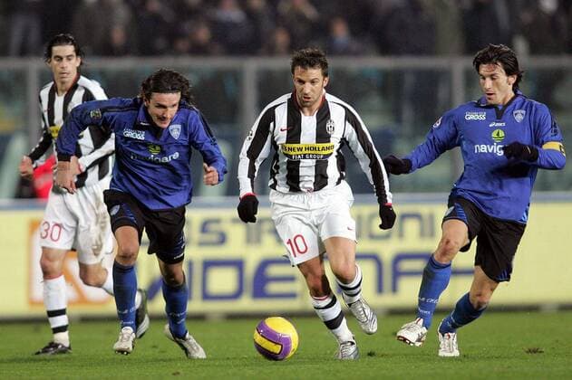 Alessandro Del Piero (Juventus Turin, Mitte) im Duell - Fußball Herren Coppa Italia 2007 2008, Italienischer Pokal, Pokalspiel, Empoli FC - Juventus Turin 2:1, Juve Gruppe Empoli Dynamik, Fußball Herren Coppa Italia 2007 2008, Italienischer Pokal, Pokalspiel, Empoli FC - Juventus Turin 2:1, Juve Gruppe Empoli Dynamik,