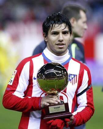 Sergio Aguero (Atletico Madrid) wird von Tuttosport als Europas bester U21 Spieler ausgezeichnet -  - NOxONLINExUSE Fußball Herren Primera Division 2007 2008, 1. Spanische Liga, Atletico Madrid, U21, U 21, European Golden Boy Einzelbild Madrid Freude, Fußball Herren Primera Division 2007 2008, 1. Spanische Liga, Atletico Madrid, U21, U 21, European Golden Boy Einzelbild Madrid Freude,