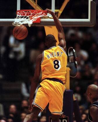 Kobe Bryant (Los Angeles Lakers) - Dunking -  (LAP96010301) Basketball Herren NBA 1996 1997 Einzelbild Los Angeles, LA, L.A., Inglewood Dynamik, Basketball Herren NBA 1996 1997 Einzelbild Los Angeles, LA, L.A., Inglewood Dynamik,