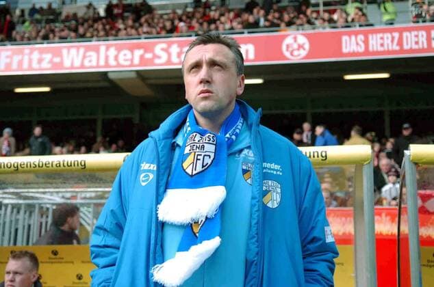 Trainer Valdas Ivanauskas (Jena) skeptisch im Lauterer Fritz Walter Stadion Fußball 2. BL Herren Saison 2007 2008, 1. FC Kaiserslautern - FC Carl Zeiss Jena, FCK, Lautern Einzelbild Fritz Walter Stadion Kaiserslautern Skepsis, Fußball 2. BL Herren Saison 2007 2008, 1. FC Kaiserslautern - FC Carl Zeiss Jena, FCK, Lautern Einzelbild Fritz Walter Stadion Kaiserslautern Skepsis,