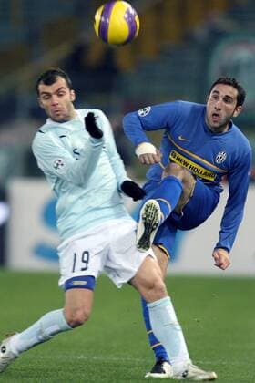 Cristian Molinaro (Juventus Turin, re.) gegen Goran Pandev (Lazio Rom) -  Fußball Herren Serie A 2007 2008, 1. Italienische Liga, Lazio Rom - Juventus Turin 2:3, Juve Gruppe Rom Dynamik, Fußball Herren Serie A 2007 2008, 1. Italienische Liga, Lazio Rom - Juventus Turin 2:3, Juve Gruppe Rom Dynamik,