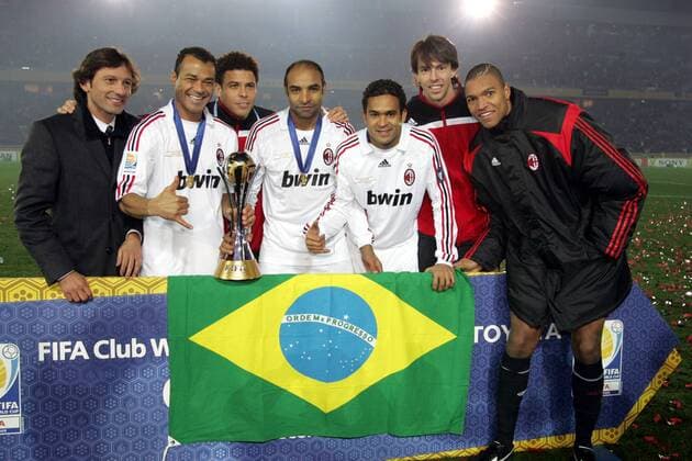 AC Mailand ist FIFA Klub Weltmeister 2007 und die Brasilianer des Teams feiern diesen Erfolg gebührend, v.li.: Generaldirektor Leonardo, Cafu, Ronaldo, Emerson, Serginho, Digao und Torwart Dida - Fußball Herren FIFA Klub WM 2007, World Championship, Toyota Cup, Worldcup, Finale, Endspiel, Milan Gruppe Yokohama Freude, Fußball Herren FIFA Klub WM 2007, World Championship, Toyota Cup, Worldcup, Finale, Endspiel, Milan Gruppe Yokohama Freude,