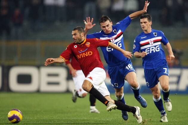 Max Tonetto (AS Rom, li.) gegen Hugo Campagnaro (Mitte) und Christian Maggio (beide Sampdoria Genua) -  Fußball Herren Serie A 2007 2008, 1. Italienische Liga, AS Roma - Sampdoria Genua 2:0 Gruppe Rom Dynamik, Fußball Herren Serie A 2007 2008, 1. Italienische Liga, AS Roma - Sampdoria Genua 2:0 Gruppe Rom Dynamik,