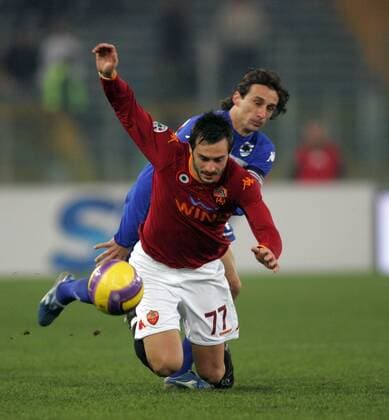 Marco Cassetti (AS Rom) gegen Sergio Volpi (Sampdoria Genua, hi.) -  Fußball Herren Serie A 2007 2008, 1. Italienische Liga, AS Roma - Sampdoria Genua 2:0 Gruppe Rom Dynamik, Fußball Herren Serie A 2007 2008, 1. Italienische Liga, AS Roma - Sampdoria Genua 2:0 Gruppe Rom Dynamik,