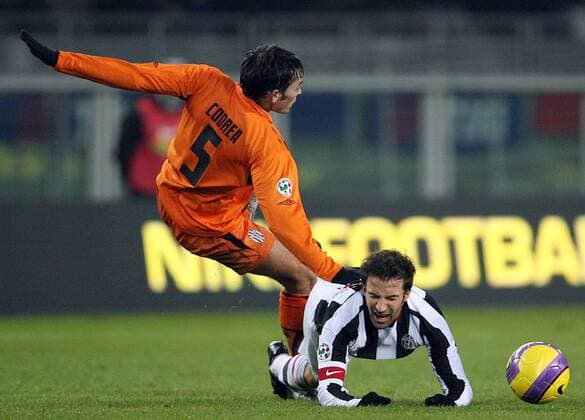 Alessandro del Piero (Juventus Turin, re.) gegen Paul Codrea (Siena) -  Fußball Herren Serie A 2007 2008, 1. Italienische Liga, Juventus Turin - AC Siena 2:0, Juve Gruppe Turin Dynamik, Fußball Herren Serie A 2007 2008, 1. Italienische Liga, Juventus Turin - AC Siena 2:0, Juve Gruppe Turin Dynamik,