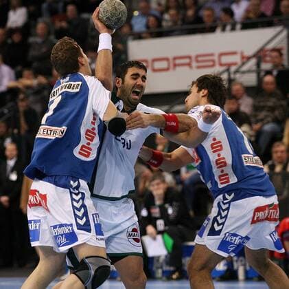 Jaliesky Garcia (Göppingen, Mitte) gegen Sebastian Preiß (li.) und Daniel Stephan (beide Lemgo) Handball 1. BL Herren Saison 2007 2008, Frisch Auf Göppingen - TBV Lemgo 36:31, FrischAuf, FA, FAG Gruppe Stuttgart Kampf, Handball 1. BL Herren Saison 2007 2008, Frisch Auf Göppingen - TBV Lemgo 36:31, FrischAuf, FA, FAG Gruppe Stuttgart Kampf,