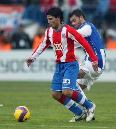 Sergio Aguero (Atletico Madrid, li.) gegen Marc Torrejon Moya (Espanyol Barcelona) -  - NOxONLINExUSE Fußball Herren Primera Division 2007 2008, 1. Spanische Liga, Atletico Madrid - Espanyol Barcelona 1:2 Gruppe Madrid Dynamik, Fußball Herren Primera Division 2007 2008, 1. Spanische Liga, Atletico Madrid - Espanyol Barcelona 1:2 Gruppe Madrid Dynamik,
