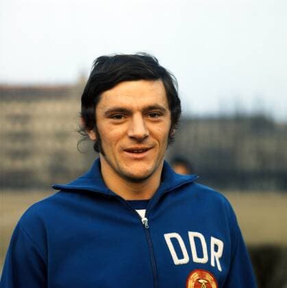 Reinhard Lauck (DDR) Fußball Länderspiel Herren DEUTSCHSPRACHIGE SPORTZEITSCHRIFTEN UND -ZEITUNGEN NUR NACH RÜCKSPRACHE Nationalteam 1974, Mfdia Porträt Berlin Fußball Länderspiel Herren DEUTSCHSPRACHIGE SPORTZEITSCHRIFTEN UND -ZEITUNGEN NUR NACH RÜCKSPRACHE Nationalteam 1974, Mfdia Porträt Berlin