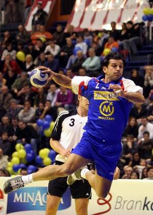 Dragan Skrbic (Serbien Serbian Stars 1996) am Ball -  Handball Herren Handball 2007, Serbia Stars 96 - Europe Einzelbild Abschied Abschiedsspiel Verabschiedung Belgrad Dynamik, Handball Herren Handball 2007, Serbia Stars 96 - Europe Einzelbild Abschied Abschiedsspiel Verabschiedung Belgrad Dynamik,