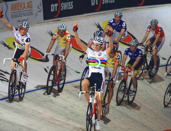 Franco Marvulli (re.) und Bruno Risi (beide Schweiz, li.) - Zürcher Sixdays Sieger Madison über 300 Runden Radsport Herren Zürcher Sechstagerennen 2007, Sechstagerennen, Sechstage, Sechs, Sixdays, six days Züricher Gruppe Bahnradsport, Bahnrad, Bahn, Radrennsport, Zürich Freude, Radsport Herren Zürcher Sechstagerennen 2007, Sechstagerennen, Sechstage, Sechs, Sixdays, six days Züricher Gruppe Bahnradsport, Bahnrad, Bahn, Radrennsport, Zürich Freude, 
