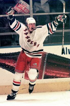 Wayne Gretzky (New York Rangers) -  (NYP97042302) Eishockey Herren NHL 1996 1997 Einzelbild Freude, Eishockey Herren NHL 1996 1997 Einzelbild Freude,