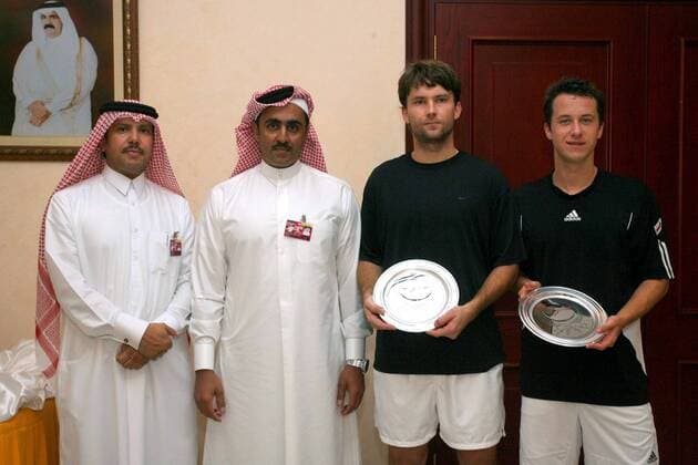 Siegerehrung Herren Doppel bei den Qatar Open 2008, v.re.: Die Sieger Philipp Kohlschreiber (Deutschland) und David Skoch (Tschechien) neben QTF Präsident Sheikh Mohamad Bin Faleh Al Thani (Qatar) Tennis Herren Qatar Open 2008, ATP Tour, Finale, Endspiel Gruppe Doha Tennis Herren Qatar Open 2008, ATP Tour, Finale, Endspiel Gruppe Doha