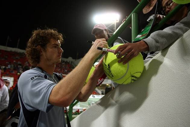 Andrew Murray (Großbritannien) gibt Autogramme Tennis Herren Qatar Open 2008, ATP Tour, Gruppe Doha Tennis Herren Qatar Open 2008, ATP Tour, Gruppe Doha
