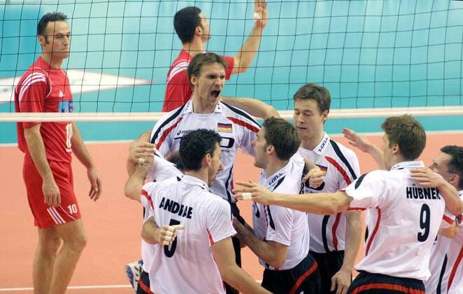 Schlussjubel Deutschland - Volleyball Länderspiel Herren Olympiaqualifikation 2008, Olympia Qualifikation, Nationalmannschaft, Nationaltrikot Gruppe Izmir Freude, Enttäuschung, Volleyball Länderspiel Herren Olympiaqualifikation 2008, Olympia Qualifikation, Nationalmannschaft, Nationaltrikot Gruppe Izmir Freude, Enttäuschung,