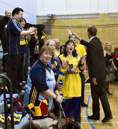 Mitgereiste ALBA Fans freuen sich über das gewonnene Spiel Basketball EC 3 Herren ULEB Cup 2007 2008, ALBA Berlin Gruppe Guildford Freude, Begeisterung, Basketball EC 3 Herren ULEB Cup 2007 2008, ALBA Berlin Gruppe Guildford Freude, Begeisterung,
