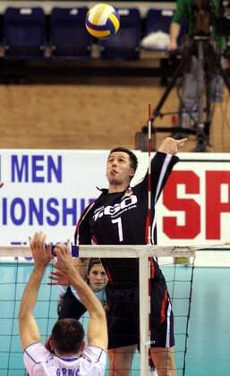 Mark Siebeck (Deutschland, re.) im Duell -  Volleyball Länderspiel Herren Olympiaqualifikation 2008, Olympia Qualifikation, Nationalmannschaft, Nationaltrikot Gruppe Izmir Dynamik, Volleyball Länderspiel Herren Olympiaqualifikation 2008, Olympia Qualifikation, Nationalmannschaft, Nationaltrikot Gruppe Izmir Dynamik,