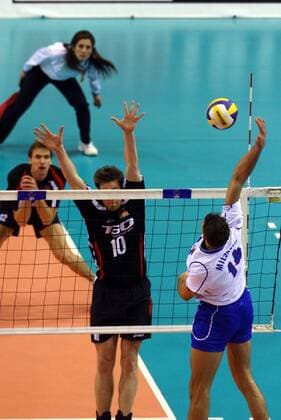 Ivan Miljkovic (Serbien, re.) gegen Jochen Schöps (Deutschland) -  Volleyball Länderspiel Herren Olympiaqualifikation 2008, Olympia Qualifikation, Nationalteam, Nationaltrikot Gruppe Izmir Dynamik, Volleyball Länderspiel Herren Olympiaqualifikation 2008, Olympia Qualifikation, Nationalteam, Nationaltrikot Gruppe Izmir Dynamik,