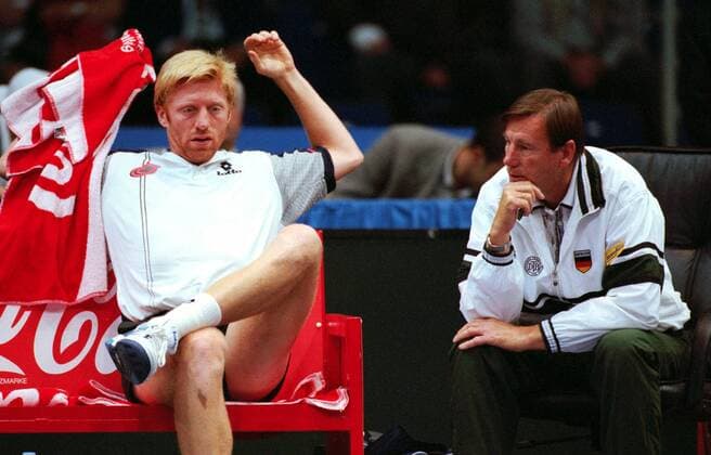 Boris Becker (li.) während der Spielpause, re. Teamchef Niki Pilic (beide Deutschland) nachdenklich Tennis Herren Davis Cup 1998, Daviscup Gruppe Bremen Tennis Herren Davis Cup 1998, Daviscup Gruppe Bremen