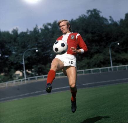 Günter Netzer (Gladbach) am Ball Fußball 1. BL Herren Saison 1970 1971, Borussia Mönchengladbach Einzelbild Aufnahmedatum geschätzt Aufmacher Dynamik, Fußball 1. BL Herren Saison 1970 1971, Borussia Mönchengladbach Einzelbild Aufnahmedatum geschätzt Aufmacher Dynamik,
