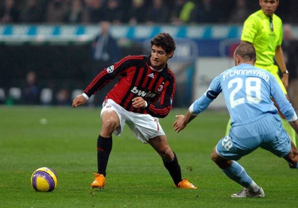 Alexandre Pato (AC Mailand, li.) gegen Paolo Cannavaro (Neapel) - Fußball Herren Serie A 2007 2008, 1. Italienische Liga, AC Mailand - SSC Napoli 5:2, Milan Gruppe Mailand Dynamik, Fußball Herren Serie A 2007 2008, 1. Italienische Liga, AC Mailand - SSC Napoli 5:2, Milan Gruppe Mailand Dynamik,