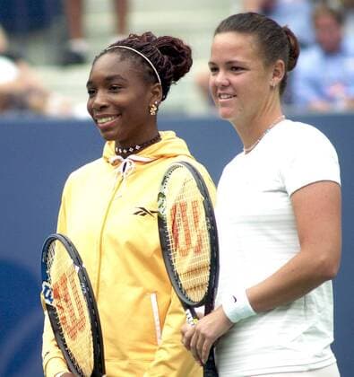 Tennis, US Open Damen Finale 2000, Venus Williams - Lindsay Davenport Venus Williams (li.) und Lindsay Davenport (beide USA) -  (NYP2000090941) Tennis Damen US Open 2000, Grand Slam, WTA Tour Gruppe Flushing Meadow New York, N Y, NY Freude, Tennis Damen US Open 2000, Grand Slam, WTA Tour Gruppe Flushing Meadow New York, N Y, NY Freude,
