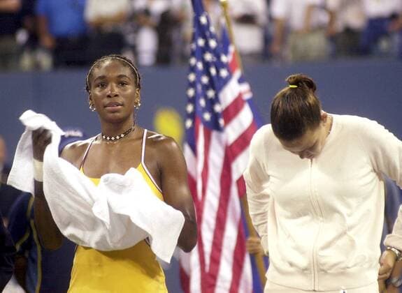 Tennis, US Open Damen Finale 2000, Venus Williams - Lindsay Davenport Siegerin Venus Williams und Lindsay Davenport (beide USA) -  (NYP2000090945) Tennis Damen US Open 2000, Grand Slam, WTA Tour Gruppe Flushing Meadow New York, N Y, NY Tennis Damen US Open 2000, Grand Slam, WTA Tour Gruppe Flushing Meadow New York, N Y, NY