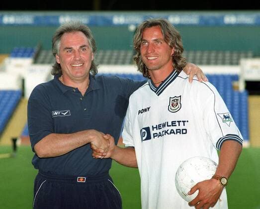 Trainer Gerry Francis (li.) stellt Neuzugang David Ginola (beide Tottenham Hotspurs) vor -  Fußball Herren English Premier League 1997 1998, 1. Englische Liga, Tottenham Hotspur, Spurs Gruppe London Fußball Herren English Premier League 1997 1998, 1. Englische Liga, Tottenham Hotspur, Spurs Gruppe London